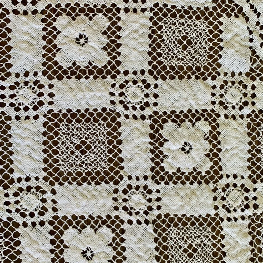 Small table cloths D 26”